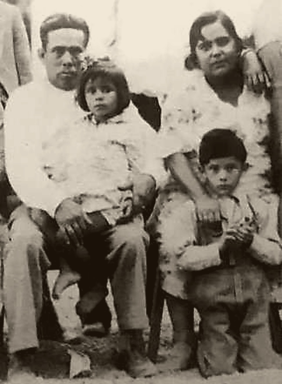 Familia Soto en la finca, 1930